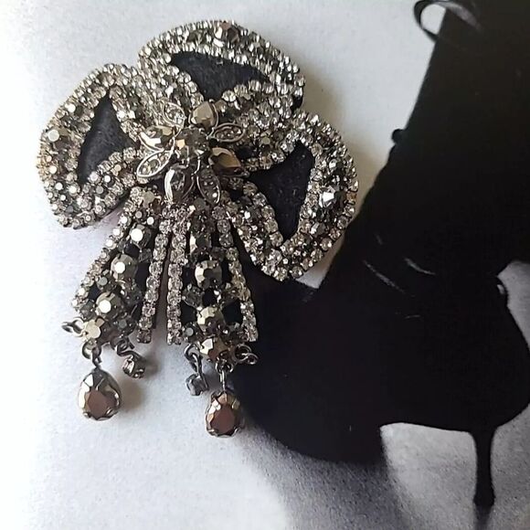 Vera Wang Jewelry - Vera Wang Black Beaded Brooch